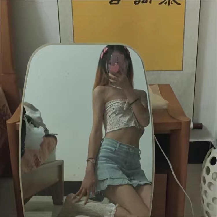 小鱼儿🐠-江西省·九江市·修水县--江西女 
身高153cm
体重80cm
职业女主播
喜欢拍照 P图
能进最大的努力把接单作品完成的更加完美