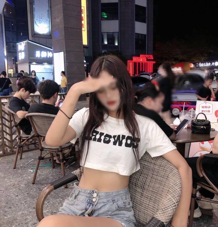 静-广东省·中山市·板芙镇-PSc_0739-身高165 微胖. 会跳舞,喜欢拍照,对镜照 风格不定 会P图 会剪视频 想寄拍衣服.