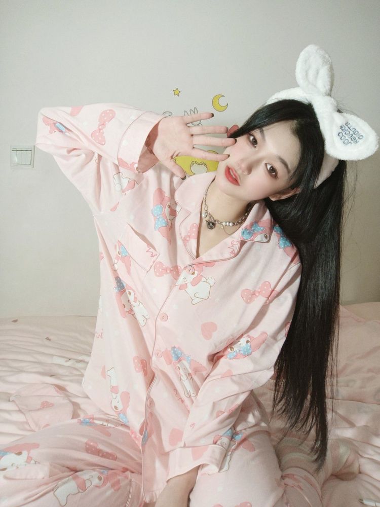 冰糖未过期-广东省·湛江市·霞山区-某红薯-身高170体重105，腿长。会拍图会p图。接过寄拍，做过唱歌主播，现在是带货主播。