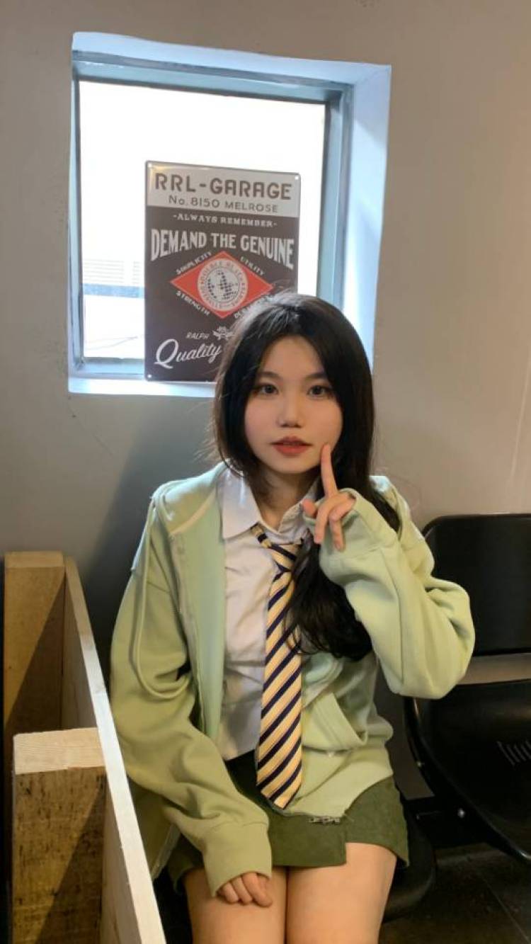 🐰-广东省·广州市·白云区-快手-身高154cm体重95斤，16岁，长了张娃娃脸，会p图会拍照，只接服装方面的单，出片效率高