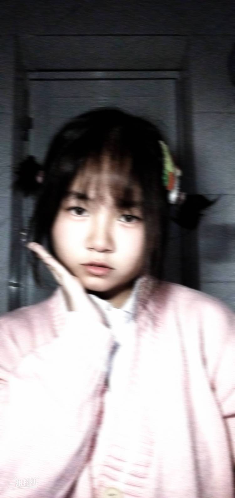 蝶妮子-云南省·昭通市·彝良县--多坑女孩,喜欢打扮,化妆技术还可以,微胖,会拍照,有相机,喜欢各种小裙子