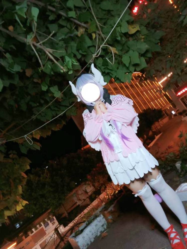 蝶妮子-云南省·昭通市·彝良县--多坑女孩,喜欢打扮,化妆技术还可以,微胖,会拍照,有相机,喜欢各种小裙子