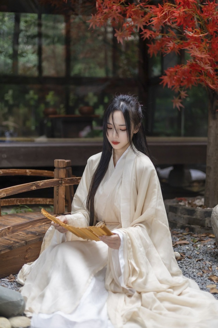 南枝-四川省·成都市·成华区--独立女摄影,有化妆师和模特团队,各种风格都可拍,日系清新,情绪私房以及汉服、jk、cos、Lolita等等,可接产品以及服装的寄拍,种草,开箱等等。另外视频也可以拍哈。
如果有喜欢的商家也可以考虑不收