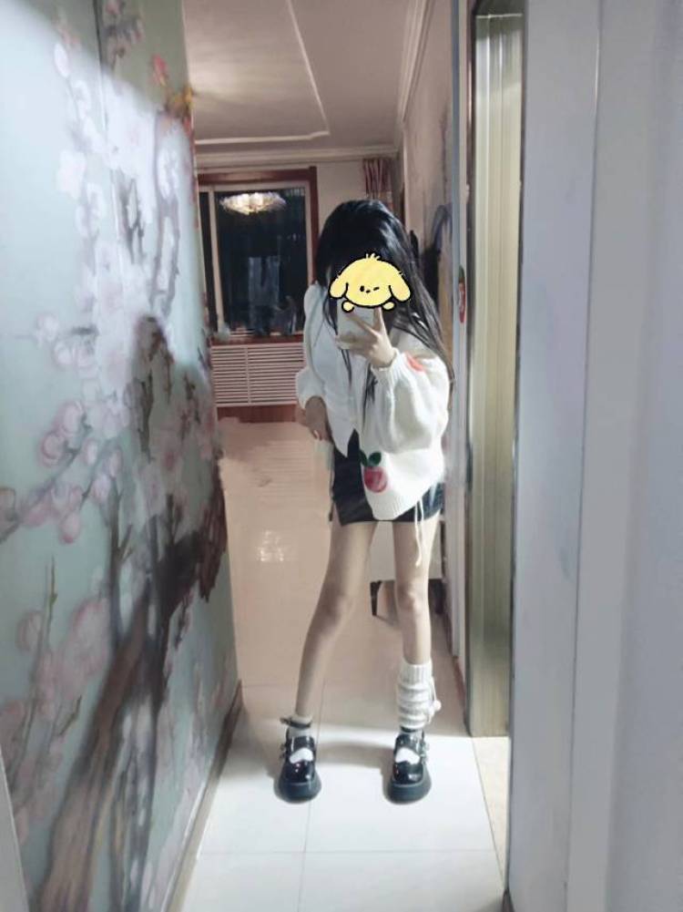 秋刀肥🐟-宁夏回族自治区·银川市·金凤区-快手-身高166,体重90斤 学舞蹈的 自己肥肠爱拍照 诚信第一u