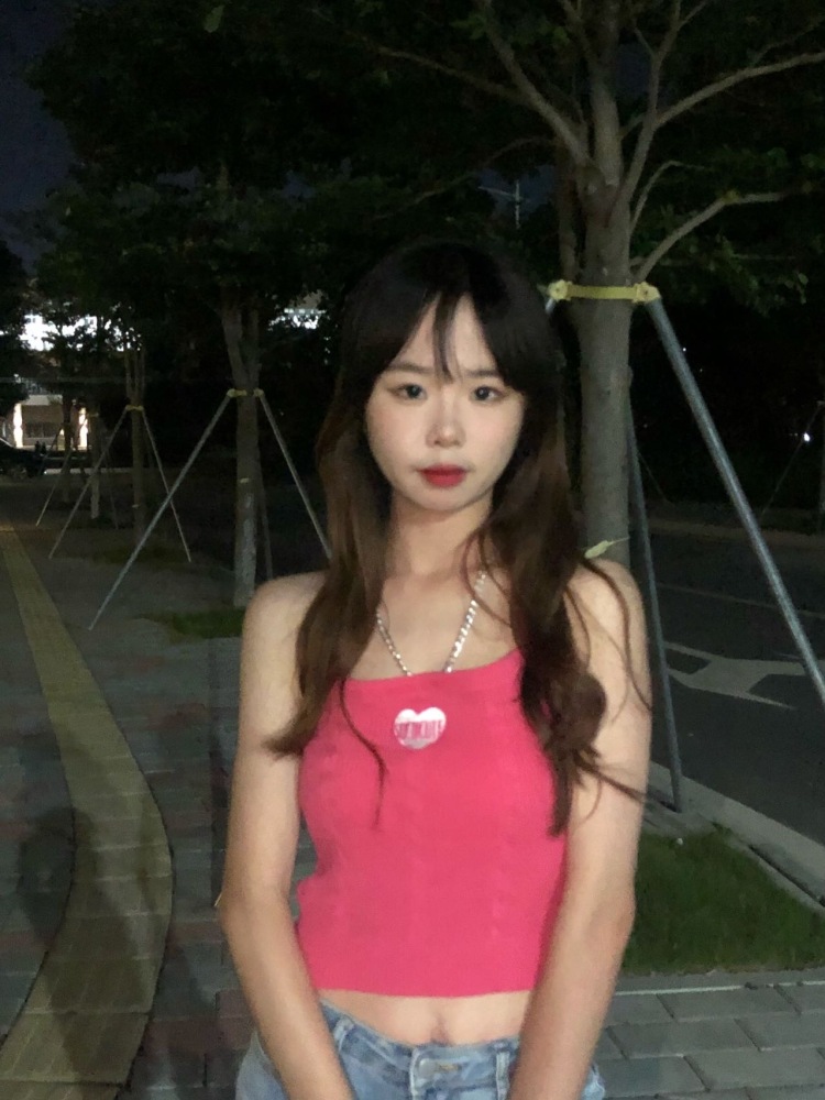 🧸睡不醒-广东省·珠海市·金湾区--身高160 88斤 平常喜欢很拍照 各种风格都喜欢去尝试一下 想赚点零花钱 感兴趣的快来找我合作叭