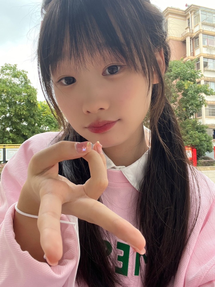 草莓小鱼干i-辽宁省·大连市·沙河口区--可接寄拍送拍,喜欢唱歌打王者,会p图会拍照。接单价格可议,诚信第一啦~