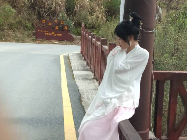 程-湖南省·郴州市·桂东县--本人高中,身高165以上体重90,特长:会拍照,会穿搭,会修图,会配一点点音,喜欢唱歌跳舞,想利用闲暇时间赚点零花钱