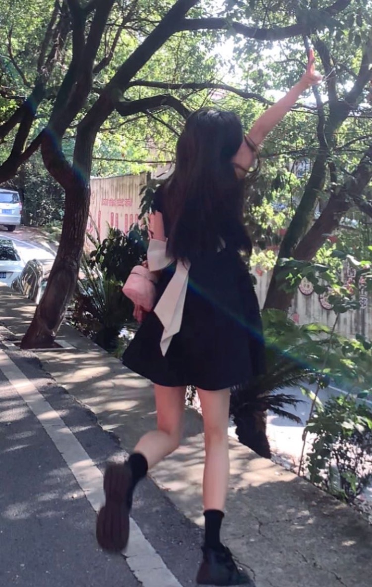 H-云南省·昆明市·五华区--喜欢拍照 📷 穿搭 爱看穿搭博主 有意想往这方面发展 在学习中.