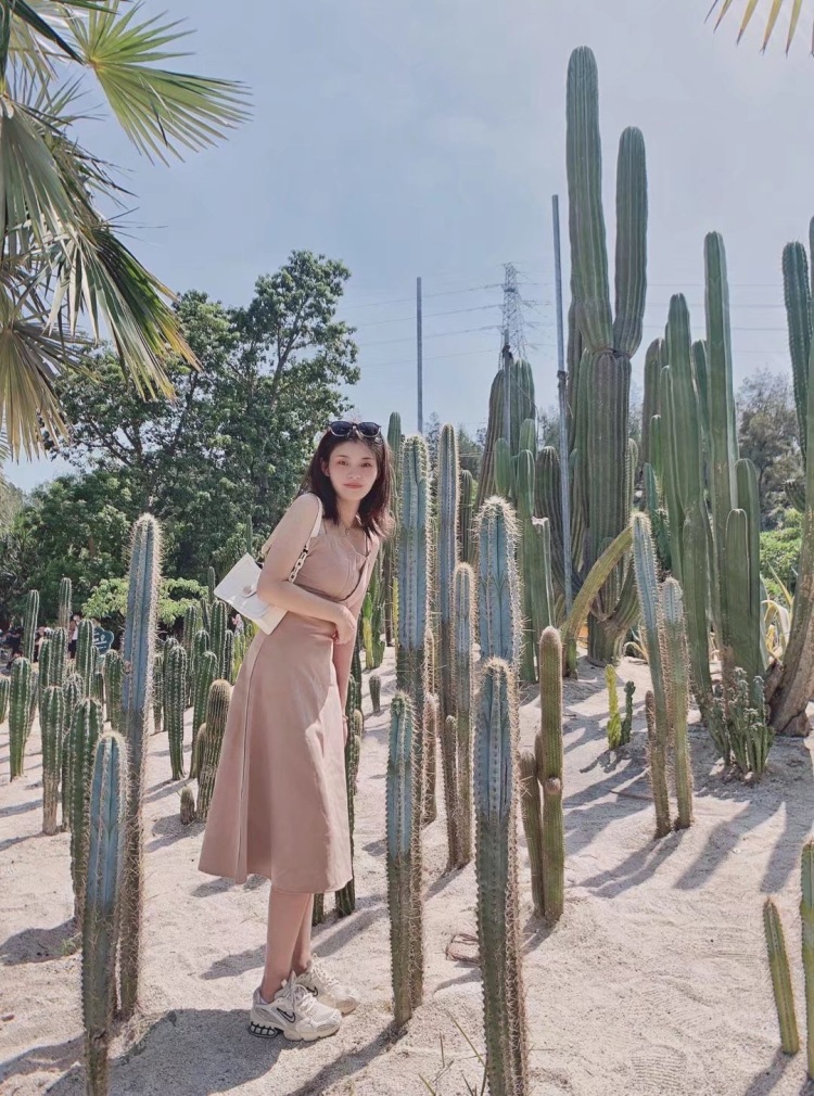 🌸媛-浙江省·金华市·婺城区-抖音 某红薯-本人身高:160cm 性别:女 体重: 98出生日期: 1995-09-09 兴趣爱 画画,街拍,自拍,做照片,摄影,淘宝相关技能 可以接寄拍 买家秀 开箱评测等