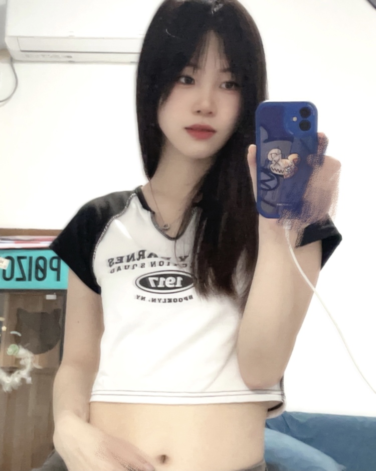12点我必睡-广西壮族自治区·南宁市·西乡塘区-抖音-本人女 身高162  体重47kg  长相偏中等上  没有什么才艺  唯一的骄傲是皮肤白  好驾驭衣服  喜欢拍照  可接寄拍