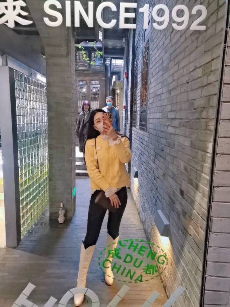 🦋-河南省·郑州市·金水区--爱拍照,爱旅游,普拉提瑜伽老师,,单身时间比较多,可以多方位接单,以下风格照片只是一小部分,照片超级多,需要什么风格可私信