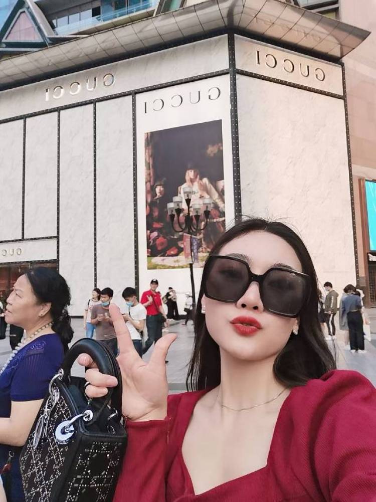 🦋-河南省·郑州市·金水区--爱拍照,爱旅游,普拉提瑜伽老师,,单身时间比较多,可以多方位接单,以下风格照片只是一小部分,照片超级多,需要什么风格可私信