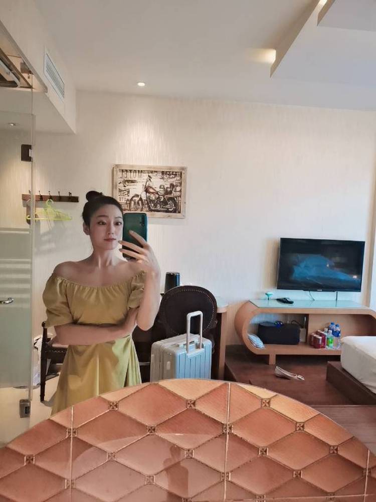 🦋-河南省·郑州市·金水区--爱拍照,爱旅游,普拉提瑜伽老师,,单身时间比较多,可以多方位接单,以下风格照片只是一小部分,照片超级多,需要什么风格可私信
