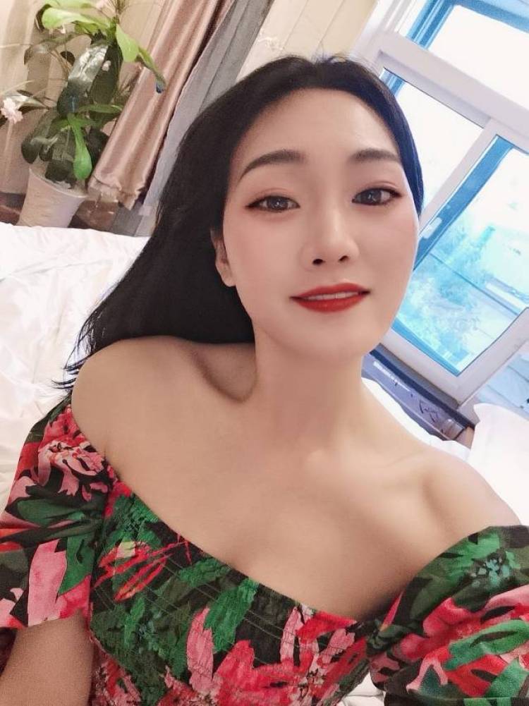 🦋-河南省·郑州市·金水区--爱拍照,爱旅游,普拉提瑜伽老师,,单身时间比较多,可以多方位接单,以下风格照片只是一小部分,照片超级多,需要什么风格可私信