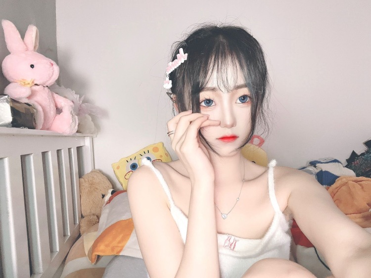 查无此人-江苏省·苏州市·吴中区-抖音-抖音5万7的粉丝 20岁,身高1.55米体重75斤想做寄拍模特,比如(衣服穿搭,鞋子,美瞳,包包,银饰)等