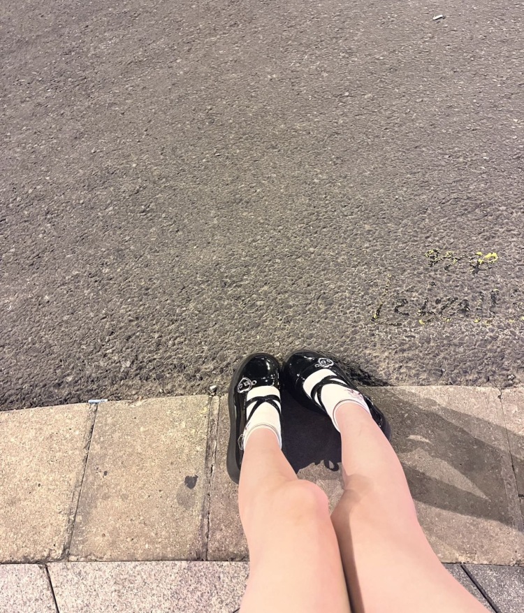 查无此人-江苏省·苏州市·吴中区-抖音-抖音5万7的粉丝 20岁,身高1.55米体重75斤想做寄拍模特,比如(衣服穿搭,鞋子,美瞳,包包,银饰)等
