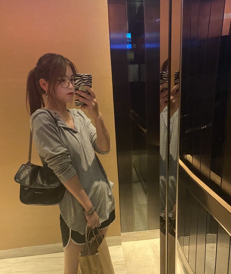 子子-湖南省·长沙市·岳麓区-某红薯-身高：165
体重：110
风格多变 都可以hold住
穿搭 搭配 都比较在行
从事过婚纱摄影行业
比较喜欢打卡探店
旅行 爬山 音乐 摄影都是我的爱好 💁🏻‍♀️