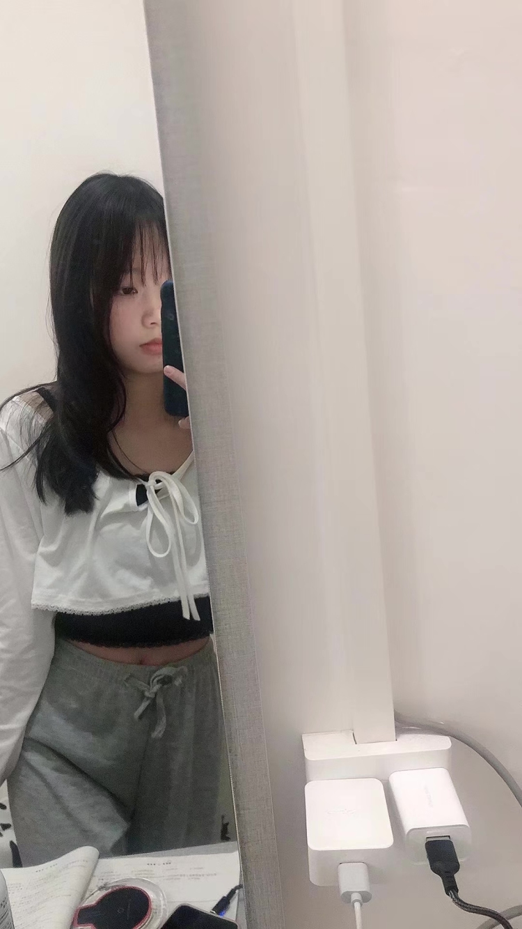 别扰-江西省·赣州市·章贡区-快手-你来自江西赣州，目前是一名职高3年级学 生 平常喜欢看看书 身高150 体重85 喜欢穿休闲装