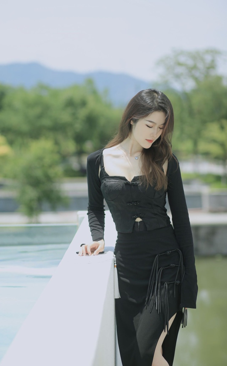 小王不在-浙江省·杭州市·上城区-抖音-身高167 体重99 服装寄拍 素人模特 美瞳 饰品都可以 风格不限