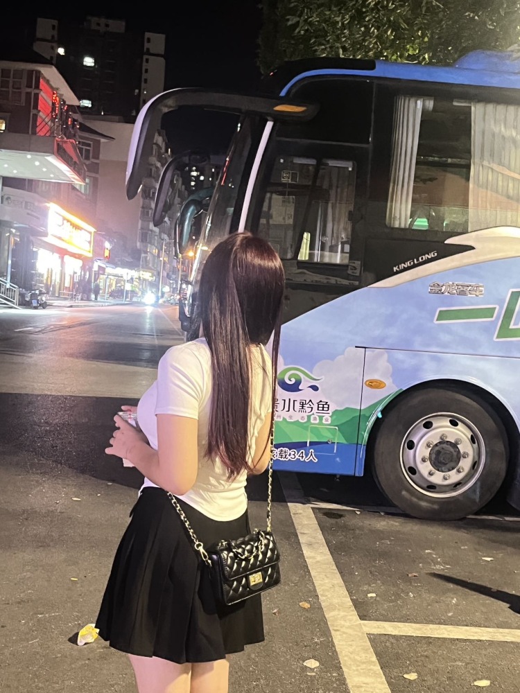 A.涂涂涂涂涂.-四川省·成都市·郫都区--本来是旅游管理专业的 喜欢讲解东西 本人自信开朗大方 选我没错啦