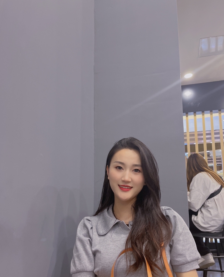 Coisini💓-山东省·潍坊市·潍城区--拍照特别上镜 身高170  体重125斤  可以寄拍！各位商家老板看过来呀！