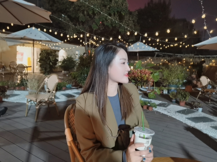 Coisini💓-山东省·潍坊市·潍城区--拍照特别上镜 身高170  体重125斤  可以寄拍！各位商家老板看过来呀！