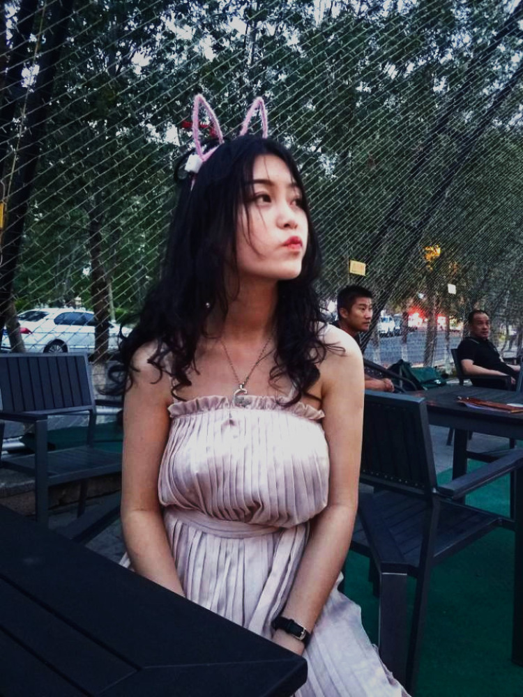 F-宁夏回族自治区·吴忠市·利通区--特长：画画，舞蹈（爵士）
职业：白领
可接单范围：寄拍，送拍，买家秀，物品展示图