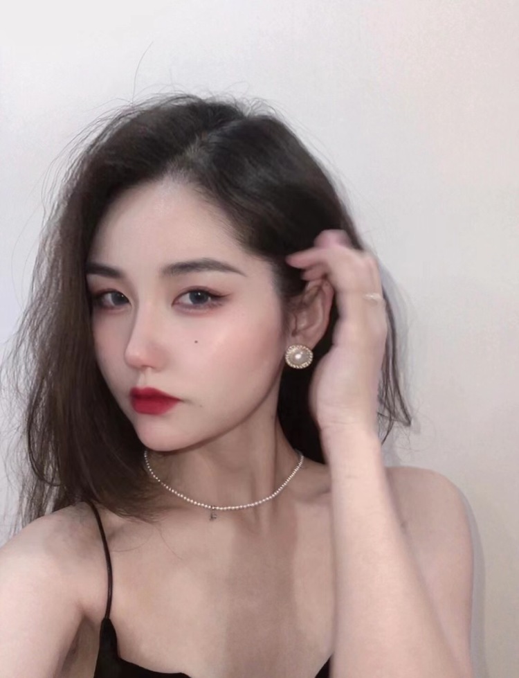 kiko-江苏省·南京市·江宁区--身高163cm 体重44kg
会化妆发型修图穿搭 可接买家秀 探店等