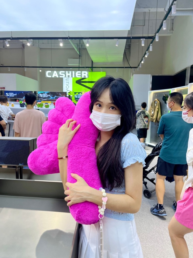 叮叮-浙江省·杭州市·滨江区-暴躁的富兰克林-擅长买家秀,可自行P图 ,身高163 体重45Kg。可根据寄拍产品自行搭配拍摄,注重氛围感。
