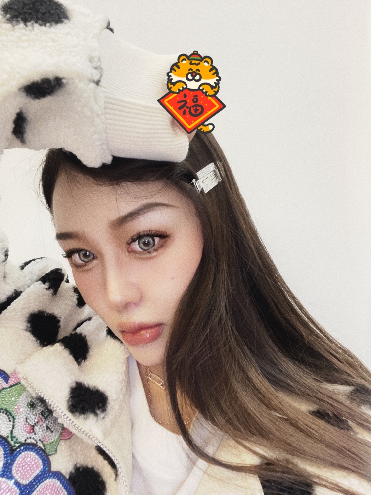 AD钙奶🍑-黑龙江省·哈尔滨市·道里区--会化妆 会拍照 会p图 衣服美瞳饰品都可 身高165 114 寄拍都可 性格好事少 风格可多变 时间充裕