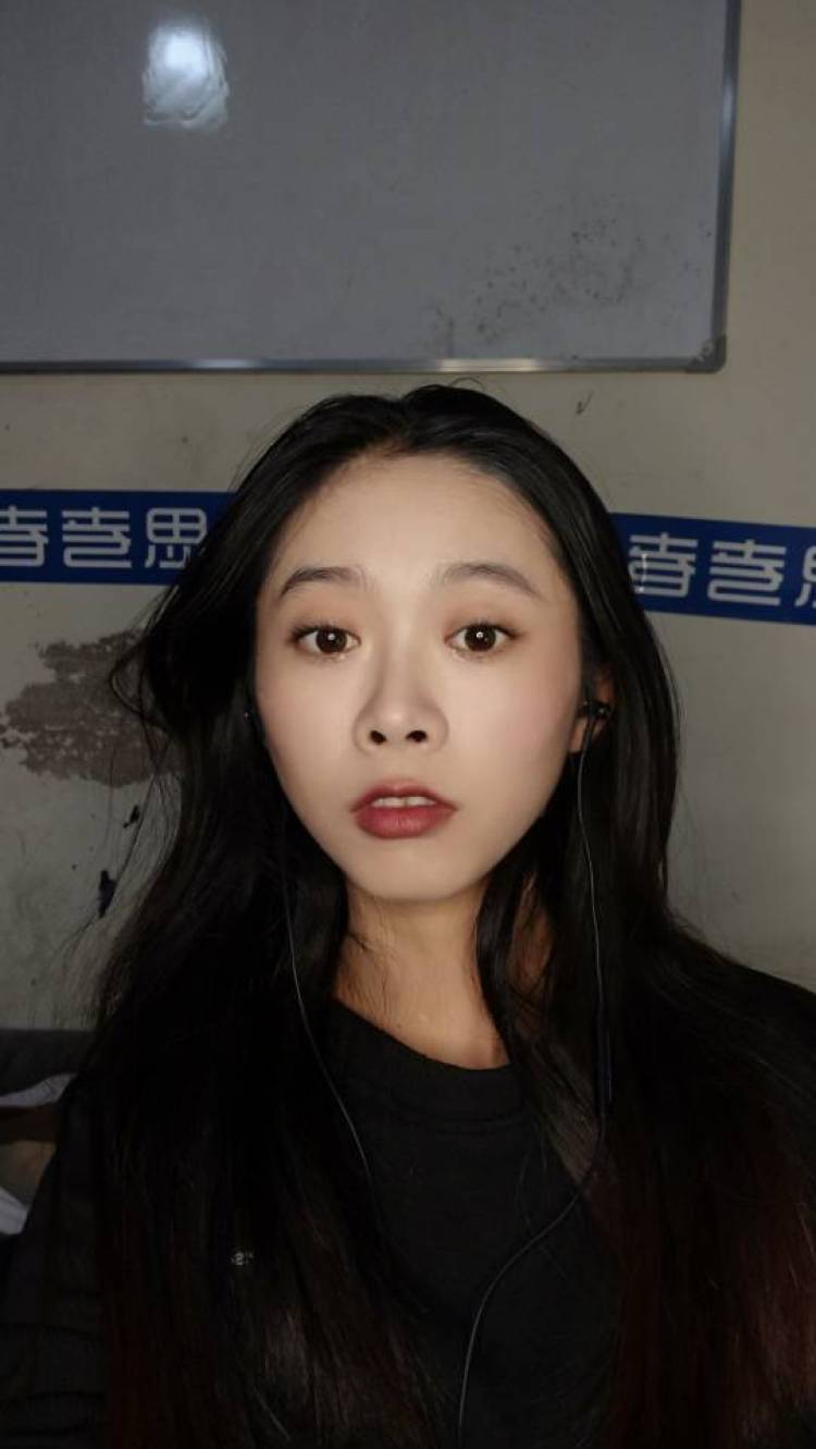 兰子-云南省·保山市·隆阳区--接买家秀,📷寄拍,开箱测评,免费试用
服装鞋子优先,寄拍不寄回优先
身高158 cm 体重42kg
肤色:暖 二白