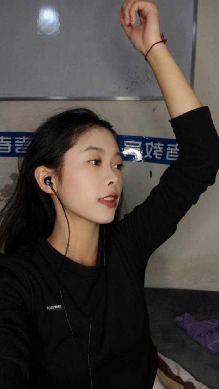 兰子-云南省·保山市·隆阳区--接买家秀,📷寄拍,开箱测评,免费试用
服装鞋子优先,寄拍不寄回优先
身高158 cm 体重42kg
肤色:暖 二白