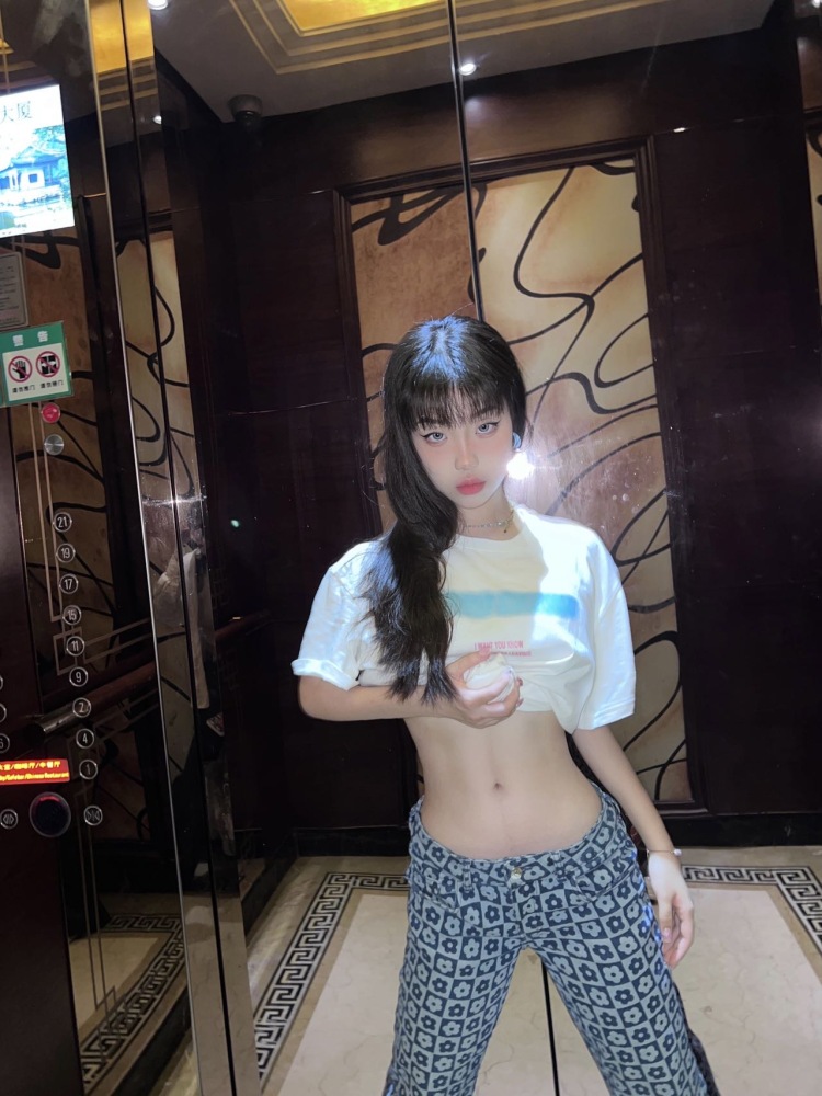 ¥7W_1K.-江苏省·无锡市·宜兴市-抖音快手-买家秀,借寄拍
服装,鞋子,包包,头饰,首饰,帽子等等~
风格不限,皆可驾驭,诚心合作dd
会拍照📷,会p图,会穿搭,会化妆
