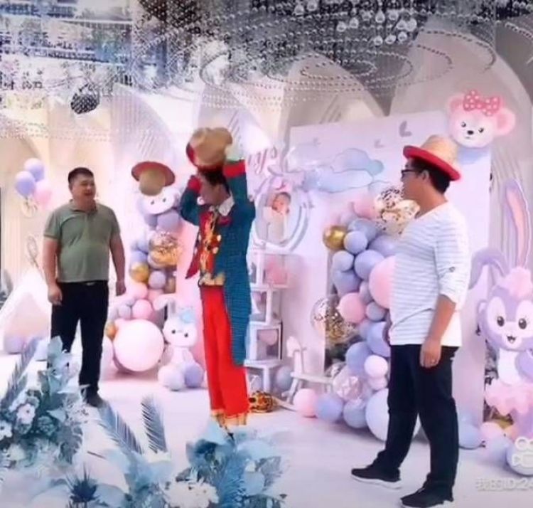 魔空魔术 独轮车、杂耍小丑-江苏省·徐州市·鼓楼区--十多年表演经验,主要表演内容:
一、舞台手彩魔术魔术师
二、独轮车、杂耍、气球小丑表演者