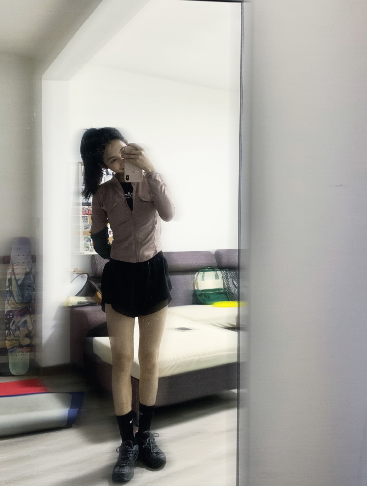 Cc-湖南省·株洲市·荷塘区--本人身高:170,体重:93,鞋码:37码
喜欢穿搭、拍摄、运动、跳舞
可尝试各种风格:甜酷、辣妹、运动、通勤、日韩风…