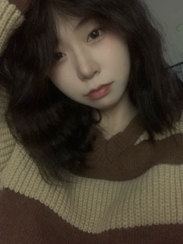 Vvu'-河南省·商丘市·梁园区-快手-本人165cm 90kg 会编辑短视频 会拍照 风格百变 会p图