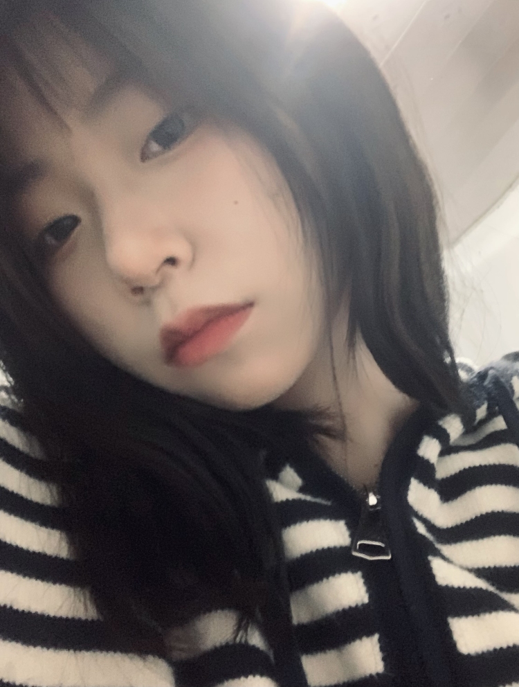 Vvu'-河南省·商丘市·梁园区-快手-本人165cm 90kg 会编辑短视频 会拍照 风格百变 会p图