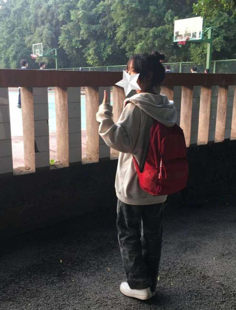 小零-重庆市·重庆市·荣昌区--166 高一学生 想做送拍 会拍照会扣图 想尝试做一下送拍