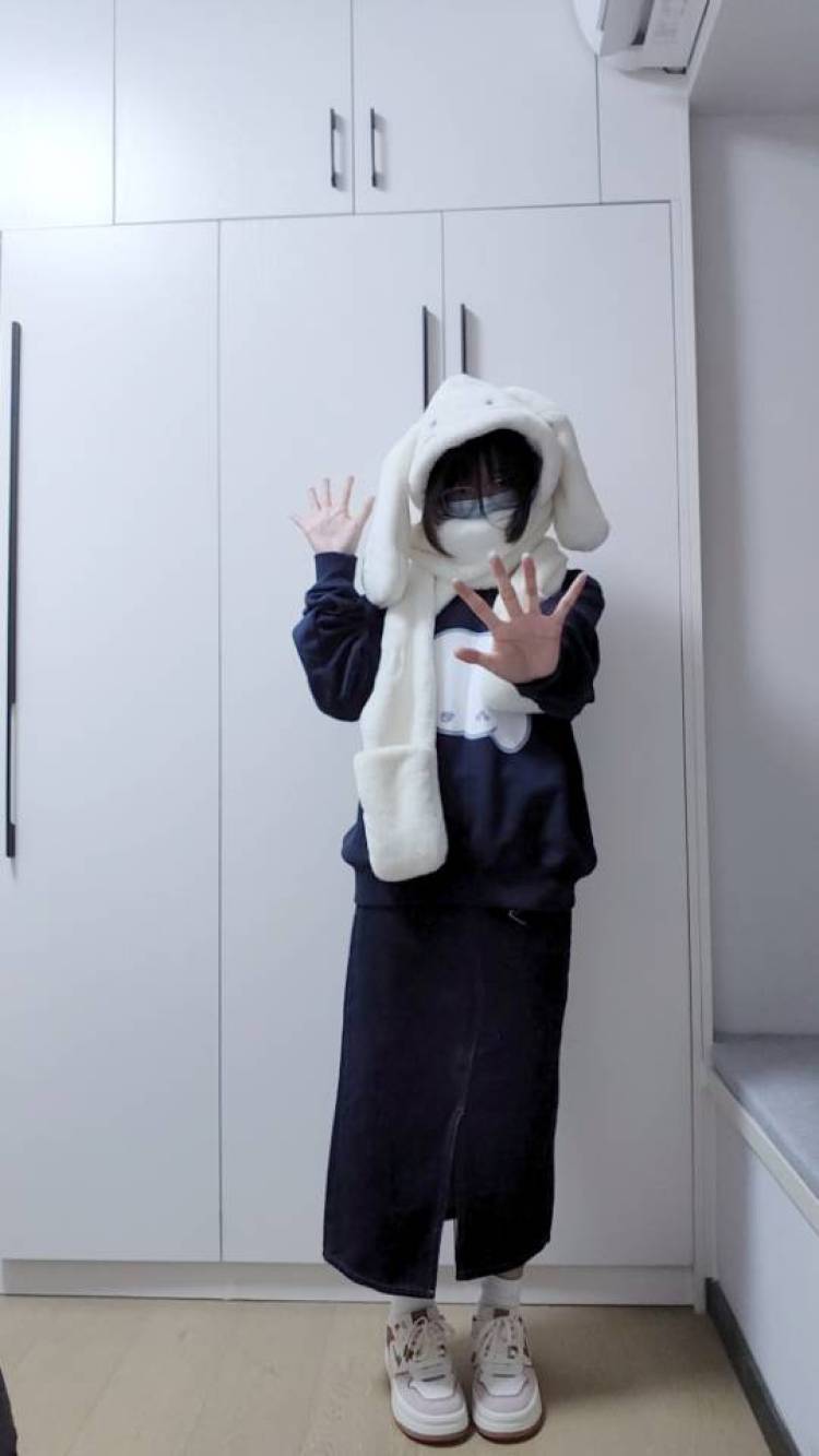 Icesper.-广东省·江门市·江海区-某红薯-喜欢穿搭，156｜84，在校学生，只接受寄送或者先付佣金的寄拍，不入会。