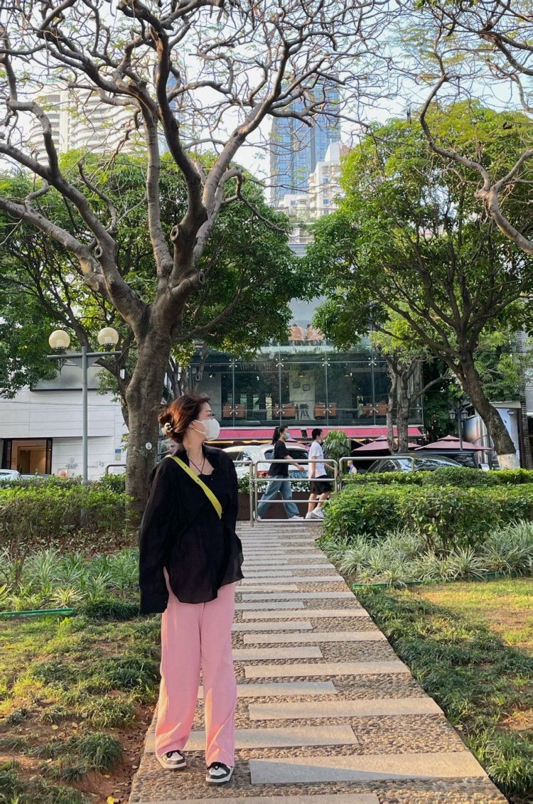 久菜核子-福建省·厦门市·思明区--喜欢各种风格的衣服,平时也很爱拍照,也会自己修图,也很喜欢探店,小饰品,鞋子,包包啥的都可以