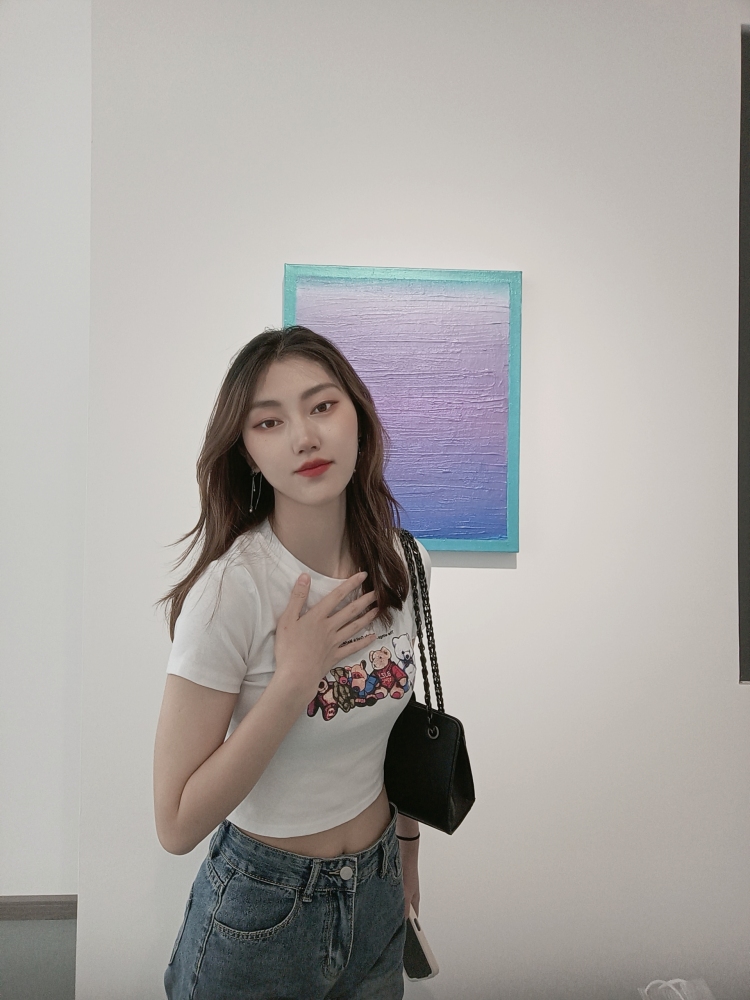 #-陕西省·西安市·碑林区--身高:172cm
体重:54kg
长发
🉑 接寄拍 送拍 衣服 鞋子 帽子 手链等,拒绝私房照