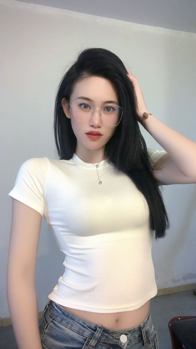 🌙-山东省·日照市·东港区-抖音-喜欢拍照,喜欢接触不同风格!喜欢穿搭,搭配,化妆之类的!这些方面我都很感兴趣!平时也很喜欢拍照!p图!