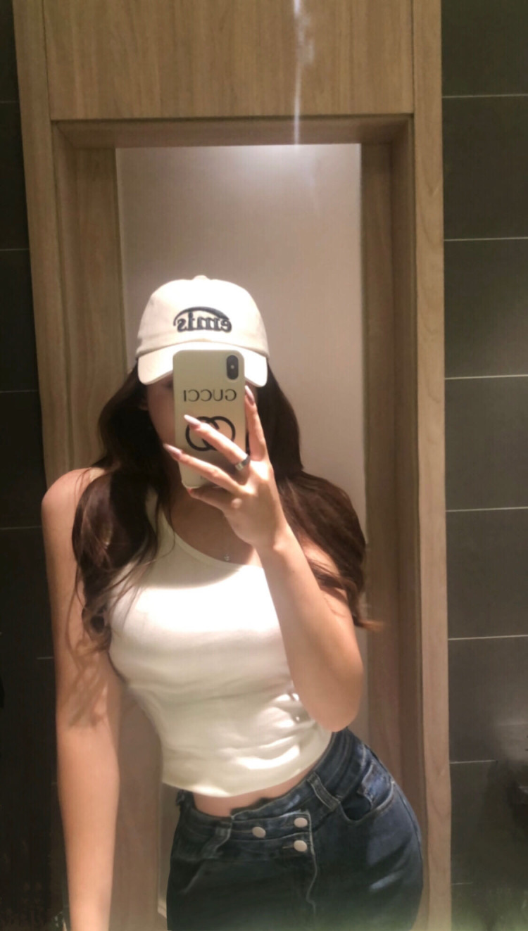 🌙-山东省·日照市·东港区-抖音-喜欢拍照,喜欢接触不同风格!喜欢穿搭,搭配,化妆之类的!这些方面我都很感兴趣!平时也很喜欢拍照!p图!