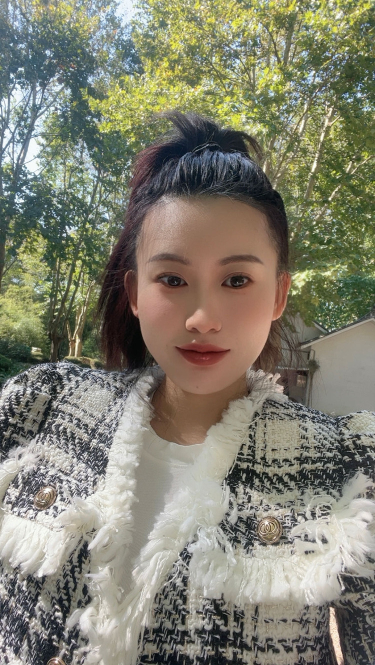 🌙-山东省·日照市·东港区-抖音-喜欢拍照,喜欢接触不同风格!喜欢穿搭,搭配,化妆之类的!这些方面我都很感兴趣!平时也很喜欢拍照!p图!