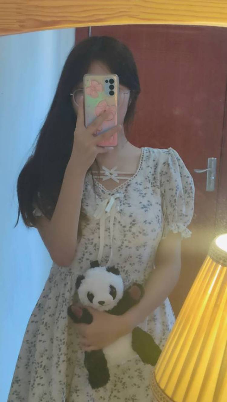 琪-云南省·昆明市·呈贡区-快手-新人寄拍,价格不限,辣妹,甜妹,风格随机,鞋子,冬季,风格不定