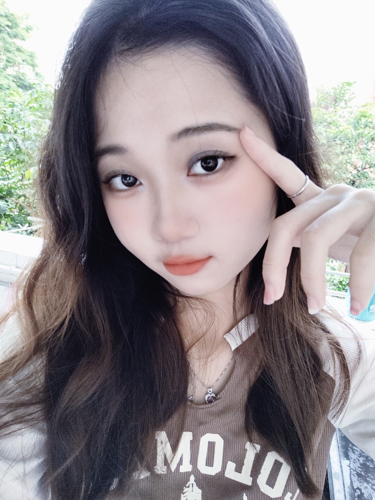 蔡蔡爱吃菜-广东省·广州市·天河区--热爱拍照,热爱穿搭,喜欢化妆
身高168体重102
性格活泼开朗,做事认真负责