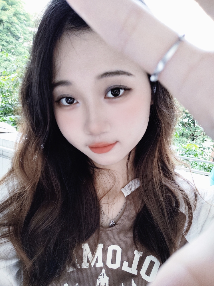蔡蔡爱吃菜-广东省·广州市·天河区--热爱拍照,热爱穿搭,喜欢化妆
身高168体重102
性格活泼开朗,做事认真负责