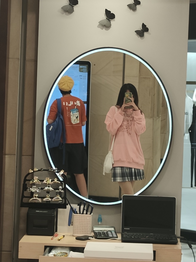 L-上海市·上海市·闵行区--身高162 体重52 该长肉的地方长肉,鞋码37,适合甜妹日系,辣妹等风格