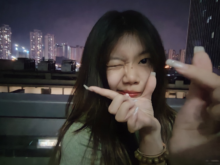 L-上海市·上海市·闵行区--身高162 体重52 该长肉的地方长肉,鞋码37,适合甜妹日系,辣妹等风格