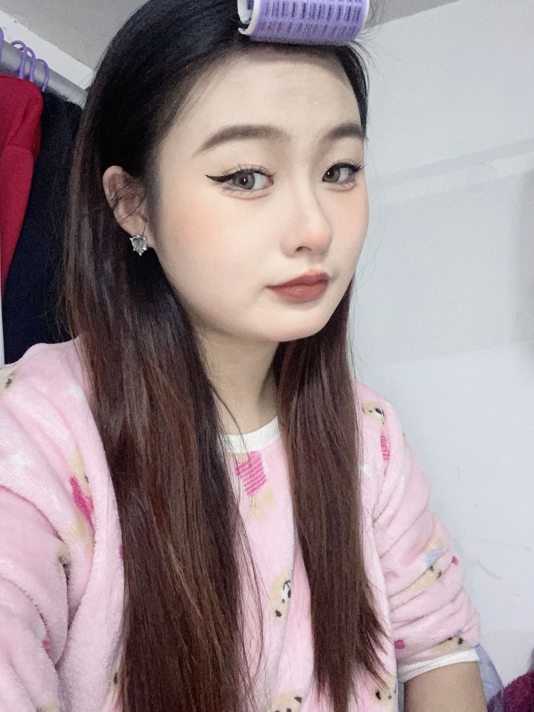 彤妹.-陕西省·西安市·灞桥区-快手-我比较喜欢拍照,我的爱好是跳舞,身高165体重100,在校大学生,想要接寄拍,我的理想是当模特